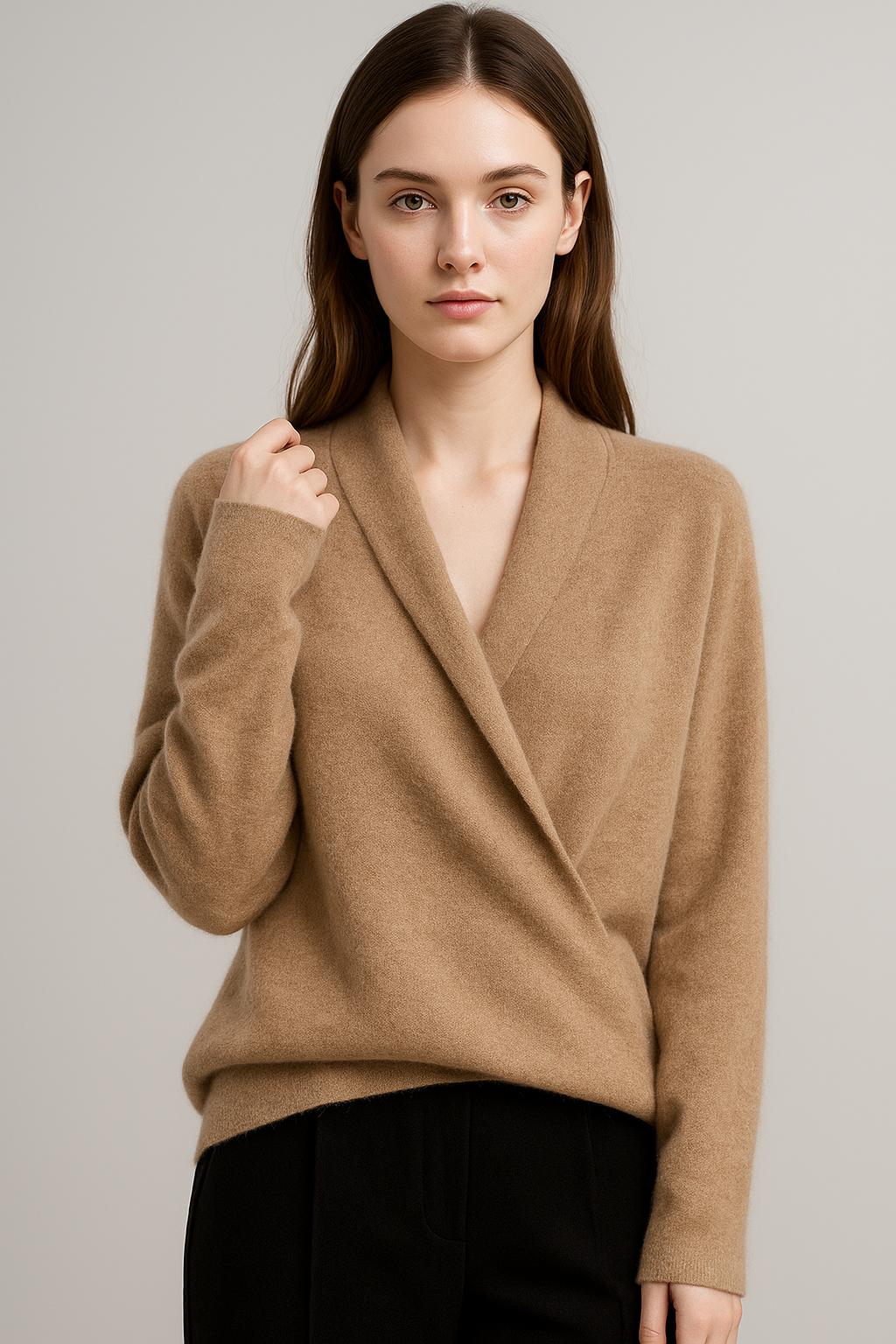 Gebreide damestrui met overslag en V-hals in camel